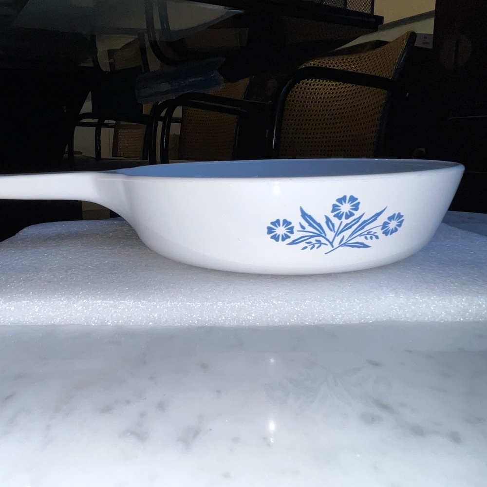 Corning Ware 6.5 inch very small saucepan or egg fryer.